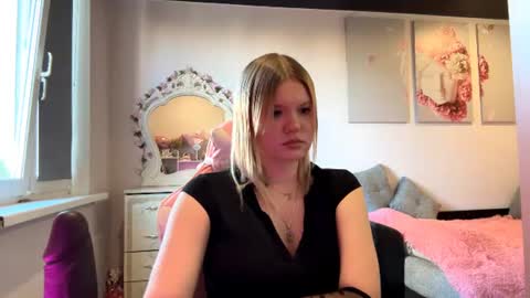 Snapshot of annyvibess chatting on June 16, 4:31 pm annyvibess online show from June 16, 4:31 pm