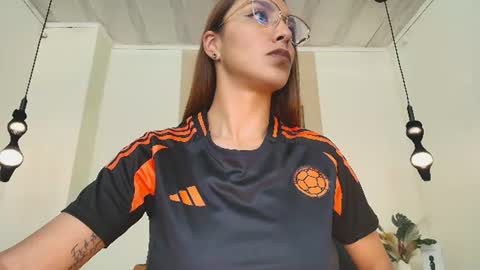 Snapshot of annyxhot chatting on June 15, 11:23 am AnnyXhot online show from June 15, 11:23 am