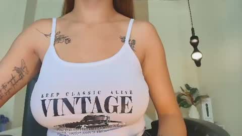 Snapshot of annyxhot chatting on July 10, 11:13 am AnnyXhot online show from July 10, 11:13 am