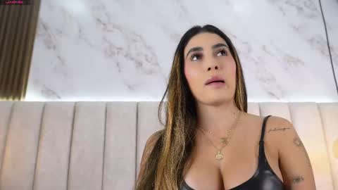 Snapshot of annyy_rosse chatting on November 10, 6:01 am ANNYY online show from November 10, 6:01 am