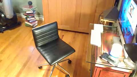 Snapshot of anoaklawnguy chatting on April 19, 2:05 pm anoaklawnguy online show from April 19, 2:05 pm
