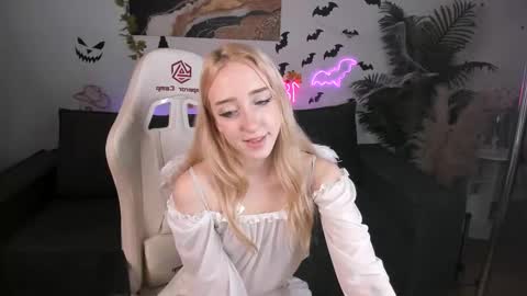 Anora online show from October 31, 2:07 pm