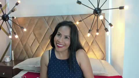 Anthonelaa   online show from May 5, 9:45 pm