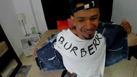 Snapshot of anthoy_wayans chatting on December 7, 1:58 am online show from December 7, 1:58 am