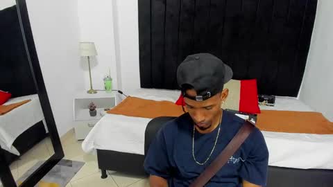 Snapshot of anthoy_wayans chatting on December 8, 10:14 pm online show from December 8, 10:14 pm