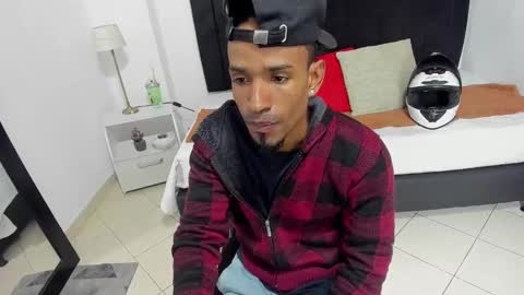 Snapshot of anthoy_wayans chatting on December 13, 1:04 am online show from December 13, 1:04 am