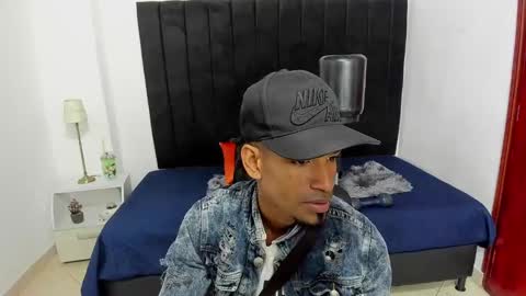 Snapshot of anthoy_wayans chatting on December 18, 11:40 pm online show from December 18, 11:40 pm