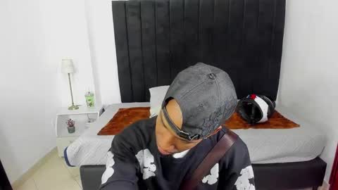 Snapshot of anthoy_wayans chatting on January 11, 6:54 pm online show from January 11, 6:54 pm