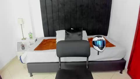 Snapshot of anthoy_wayans chatting on January 14, 12:11 am online show from January 14, 12:11 am