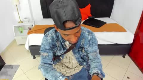 Snapshot of anthoy_wayans chatting on January 28, 12:05 am online show from January 28, 12:05 am