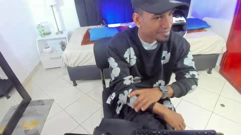 Snapshot of anthoy_wayans chatting on February 13, 12:24 am online show from February 13, 12:24 am