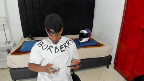 Snapshot of anthoy_wayans chatting on February 14, 12:09 am online show from February 14, 12:09 am