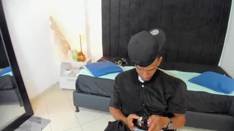 Snapshot of anthoy_wayans chatting on February 18, 12:37 am online show from February 18, 12:37 am