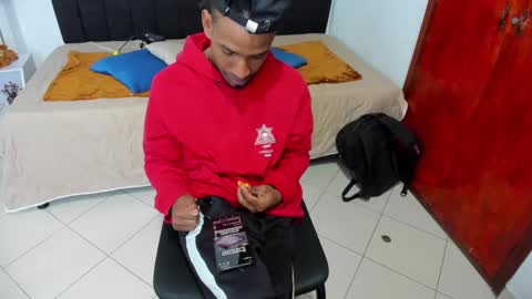 Snapshot of anthoy_wayans chatting on February 19, 12:03 am online show from February 19, 12:03 am