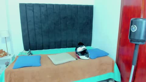 Snapshot of anthoy_wayans chatting on February 27, 12:32 am online show from February 27, 12:32 am