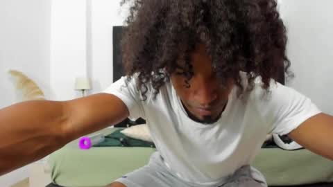 Snapshot of anthoy_wayans chatting on March 1, 12:39 am online show from March 1, 12:39 am