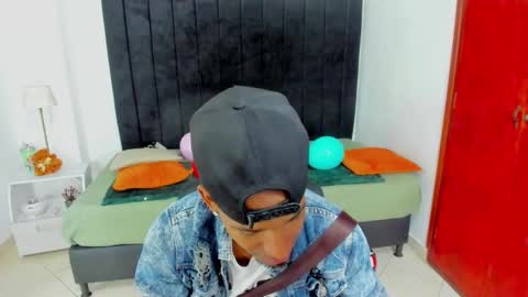 Snapshot of anthoy_wayans chatting on March 8, 12:00 am online show from March 8, 12:00 am