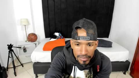 Snapshot of anthoy_wayans chatting on October 1, 1:00 am online show from October 1, 1:00 am