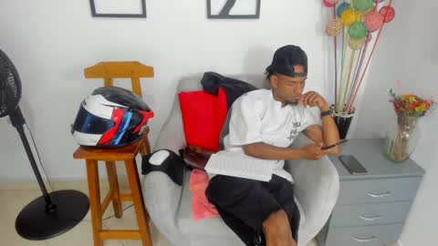 Snapshot of anthoy_wayans chatting on October 8, 1:47 am online show from October 8, 1:47 am