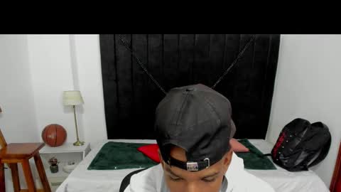 Snapshot of anthoy_wayans chatting on October 16, 12:55 am online show from October 16, 12:55 am