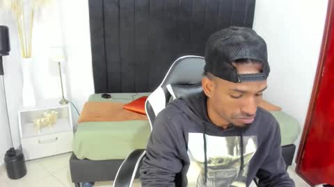 Snapshot of anthoy_wayans chatting on November 12, 11:58 pm online show from November 12, 11:58 pm