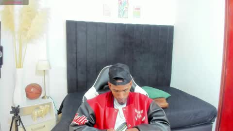 Snapshot of anthoy_wayans chatting on December 14, 11:20 pm online show from December 14, 11:20 pm