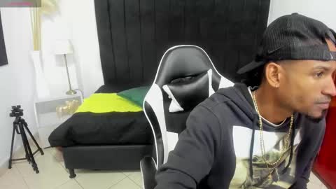 Snapshot of anthoy_wayans chatting on December 17, 12:16 am online show from December 17, 12:16 am