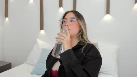 Snapshot of antonella_cutie_ chatting on January 23, 3:11 pm A N T O N E L L A online show from January 23, 3:11 pm