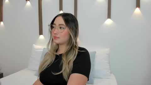 Snapshot of antonella_cutie_ chatting on January 24, 12:10 pm A N T O N E L L A online show from January 24, 12:10 pm