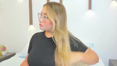 Snapshot of antonella_cutie_ chatting on September 10, 12:38 pm A N T O N E L L A online show from September 10, 12:38 pm