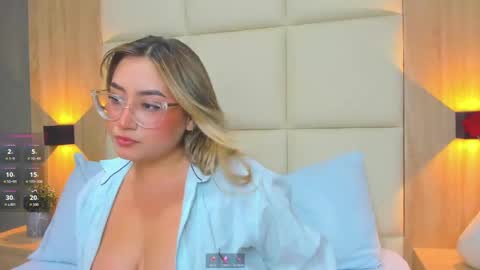 Snapshot of antonella_cutie_ chatting on September 27, 12:43 pm A N T O N E L L A online show from September 27, 12:43 pm