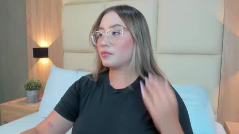 A N T O N E L L A  online show from November 26, 12:17 pm