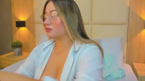 A N T O N E L L A  online show from December 22, 12:02 pm