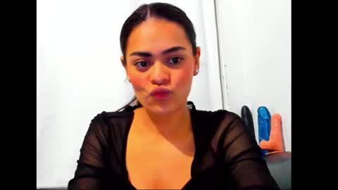 Snapshot of antonella_gomez22 chatting on February 3, 12:53 am Antonella online show from February 3, 12:53 am