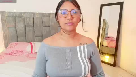 Snapshot of antonella_hot_x chatting on May 27, 10:51 pm Antonella online show from May 27, 10:51 pm
