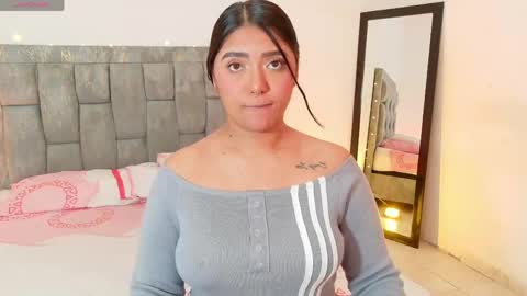 Snapshot of antonella_hot_x chatting on June 5, 9:31 pm Antonella online show from June 5, 9:31 pm