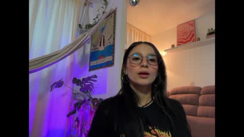 Nell. online show from June 6, 5:50 pm