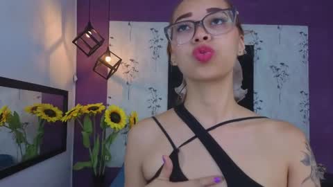 Snapshot of antonella_mc chatting on June 3, 11:35 am Antonella online show from June 3, 11:35 am
