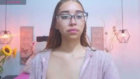 Snapshot of antonella_mc chatting on June 15, 12:18 pm Antonella online show from June 15, 12:18 pm