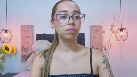 Snapshot of antonella_mc chatting on June 19, 12:20 pm Antonella online show from June 19, 12:20 pm