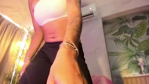 Snapshot of antonella_rossi24 chatting on May 8, 8:25 pm Antonella Rossi online show from May 8, 8:25 pm
