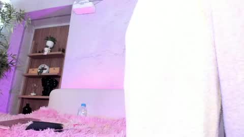 Snapshot of antonella_rossi24 chatting on May 23, 8:02 pm Antonella Rossi online show from May 23, 8:02 pm