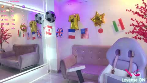Snapshot of antonella_wiild chatting on June 25, 3:39 am Antonella online show from June 25, 3:39 am