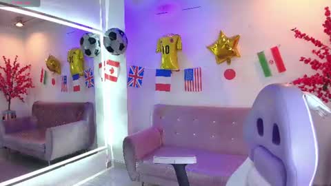 Snapshot of antonella_wiild chatting on July 17, 3:46 am Antonella online show from July 17, 3:46 am