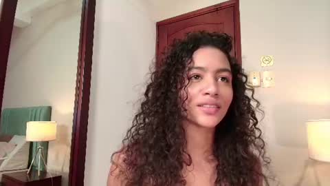 Snapshot of antonellahall_ chatting on June 18, 1:06 am AntonellaHall online show from June 18, 1:06 am