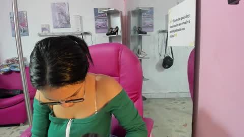 Snapshot of antonellakling_ chatting on January 13, 1:05 pm ANTONELLA online show from January 13, 1:05 pm