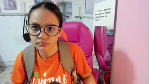 Snapshot of antonellakling_ chatting on January 15, 11:48 am ANTONELLA online show from January 15, 11:48 am