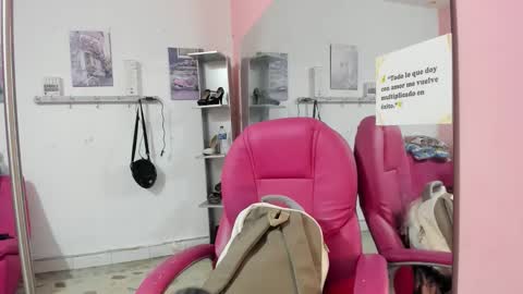 Snapshot of antonellakling_ chatting on January 16, 12:20 pm ANTONELLA online show from January 16, 12:20 pm