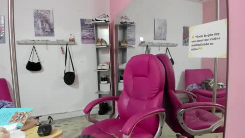 Snapshot of antonellakling_ chatting on March 8, 11:14 am ANTONELLA online show from March 8, 11:14 am