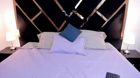 Snapshot of antonellalove_ chatting on March 11, 4:40 pm My name is Andrea thumb up me please its important online show from March 11, 4:40 pm